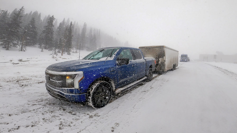 2022 Ford F-150 Lightning remolque