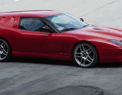 Sobre un deportivo Ferrari 550 Maranello Niels van Roij ha creado este Breadvan Hommage