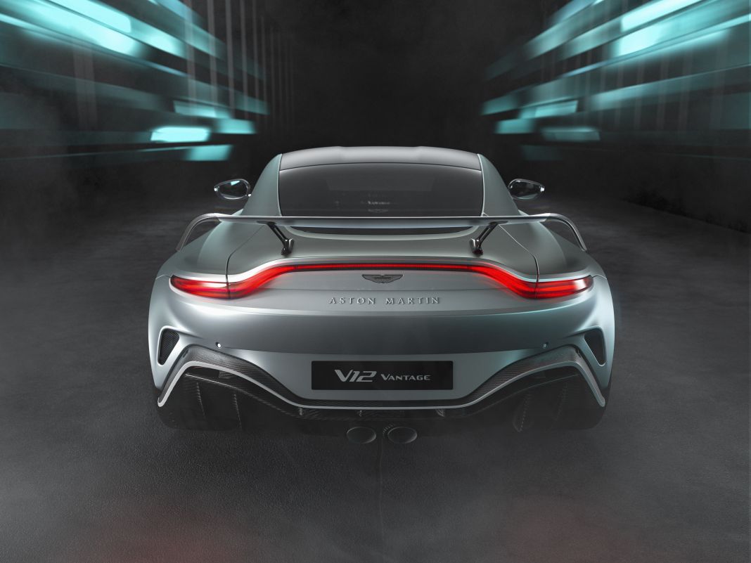 ASTON MARTIN V12 VANTAGE