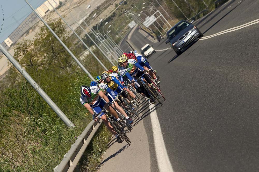 En vías con más de un carril por sentido los conductores deben cambiarse de carril para adelantar a un ciclista.