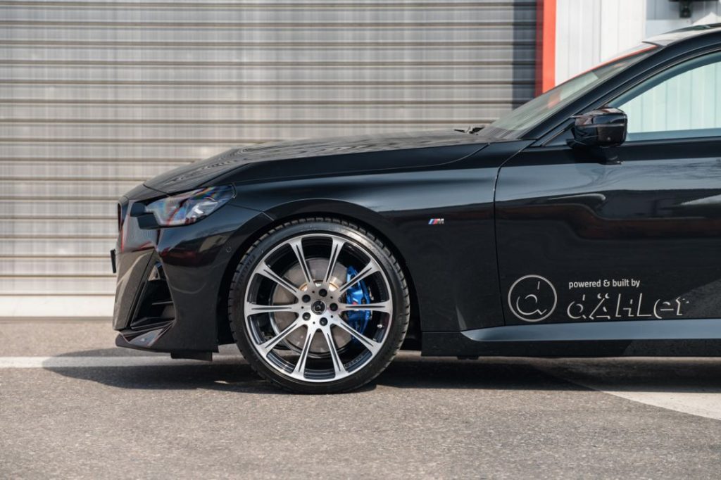 La rueda del M240i xDrive de Dahler desde cerca.