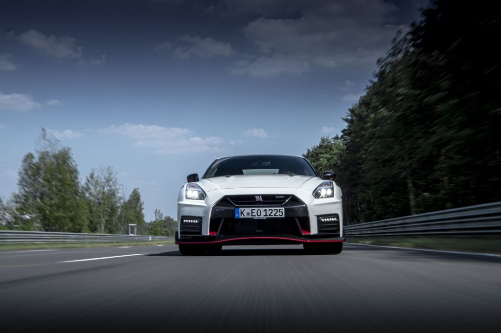 Nissan GT-R Track Edition desde abajo