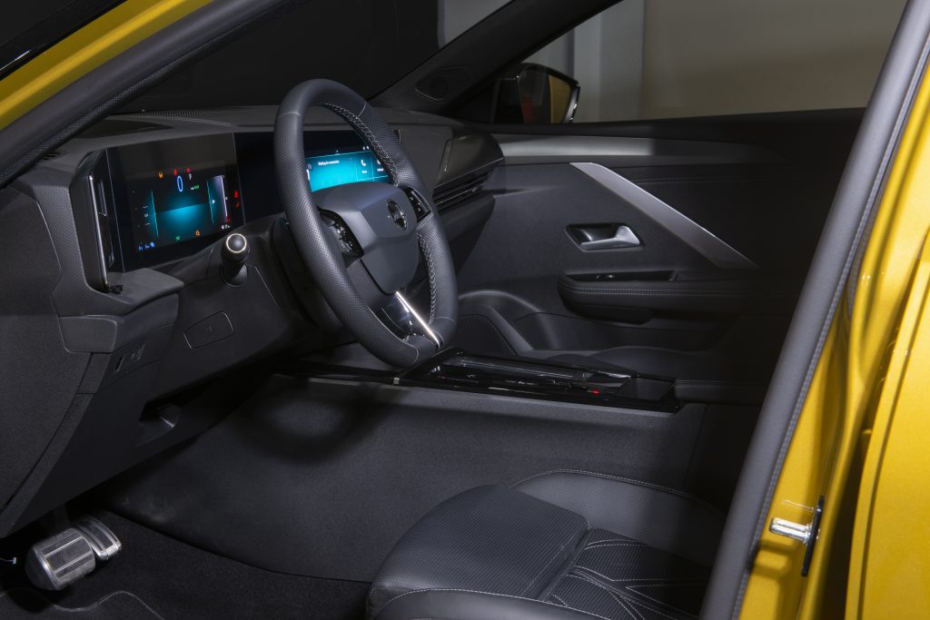 Opel Astra Interior 3 Motor16