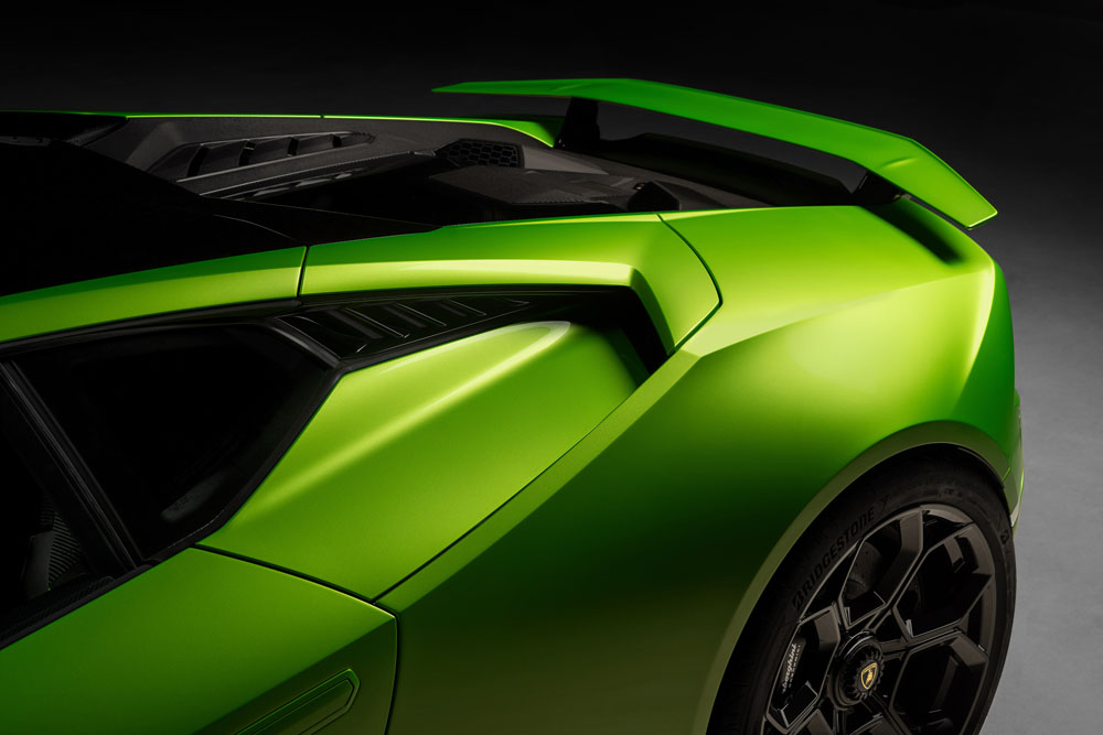 2022 lamborghini huracan tecnica 12 Motor16
