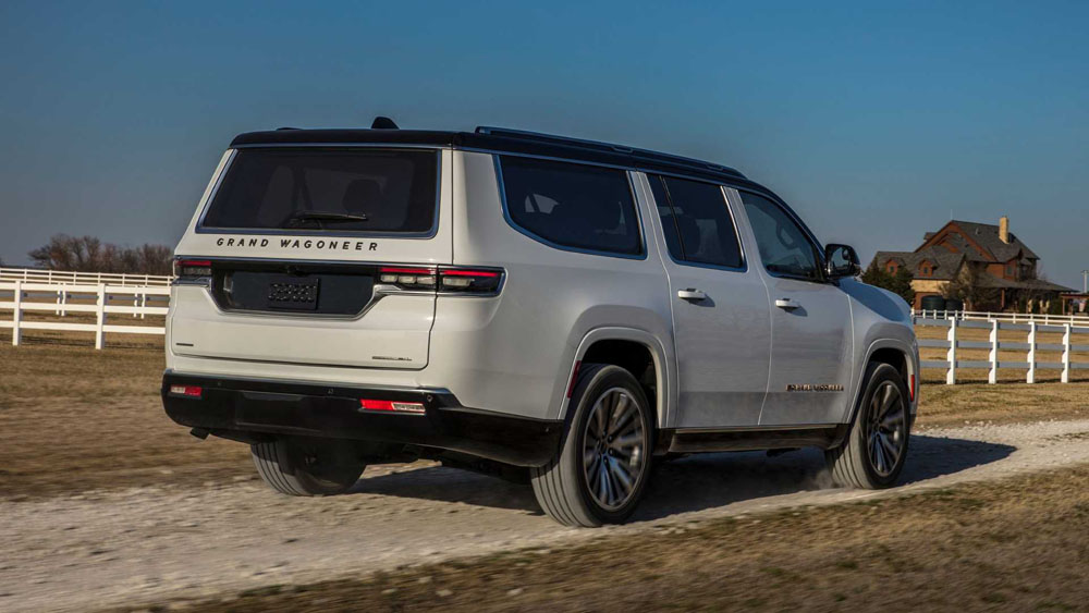 2023 jeep wagoneer l 10 Motor16