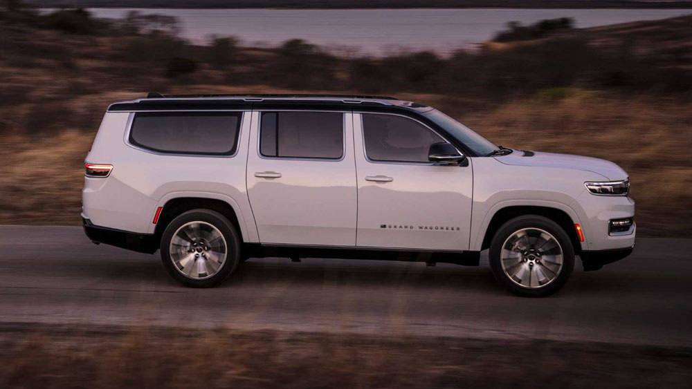 2023 jeep wagoneer l 11 Motor16
