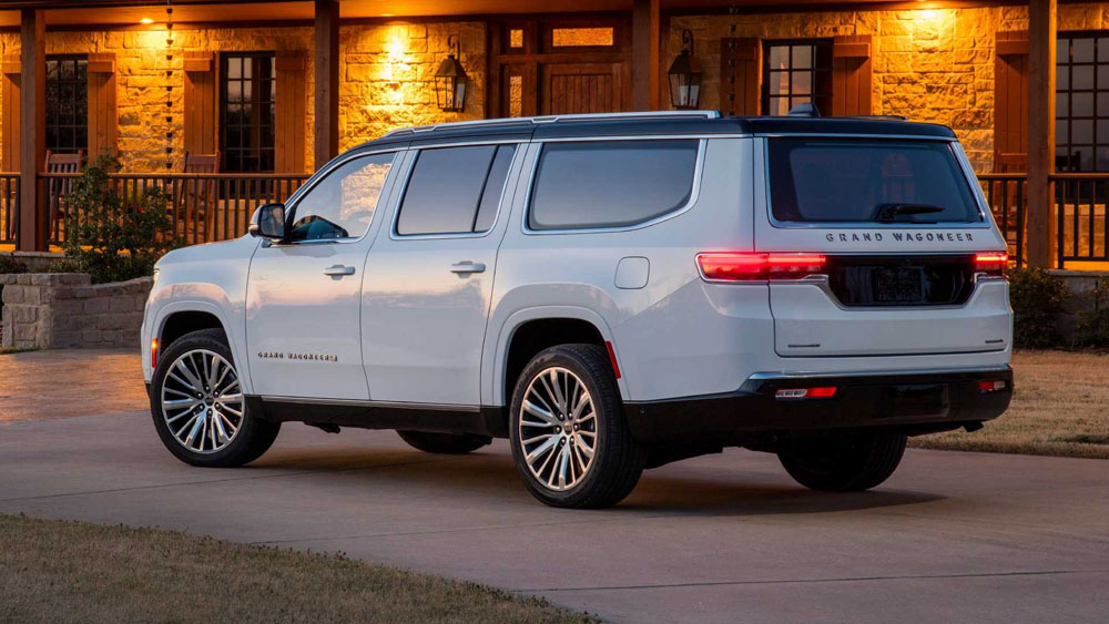 2023 jeep wagoneer l 15 Motor16