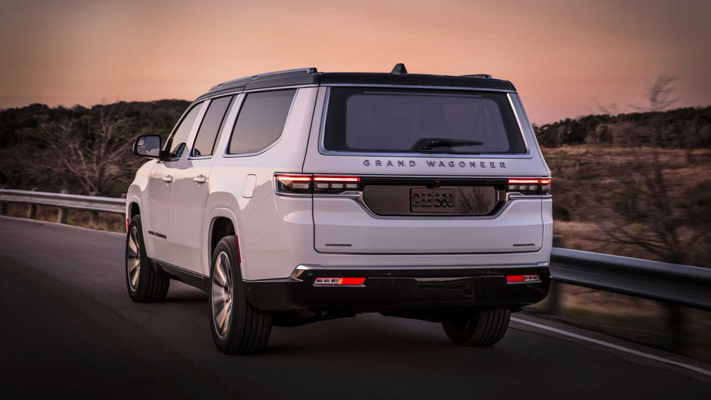 2023 jeep wagoneer l 17 1 Motor16