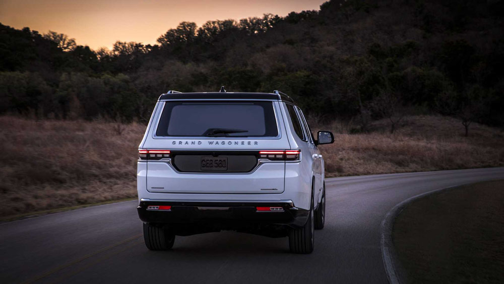 2023 jeep wagoneer l 18 Motor16