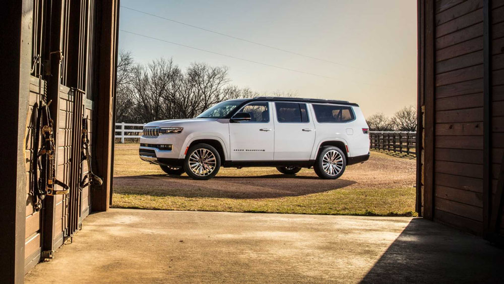 2023 jeep wagoneer l 32 Motor16