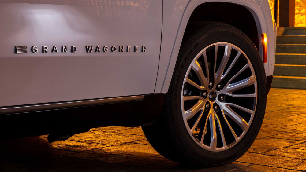 2023 jeep wagoneer l 43 Motor16