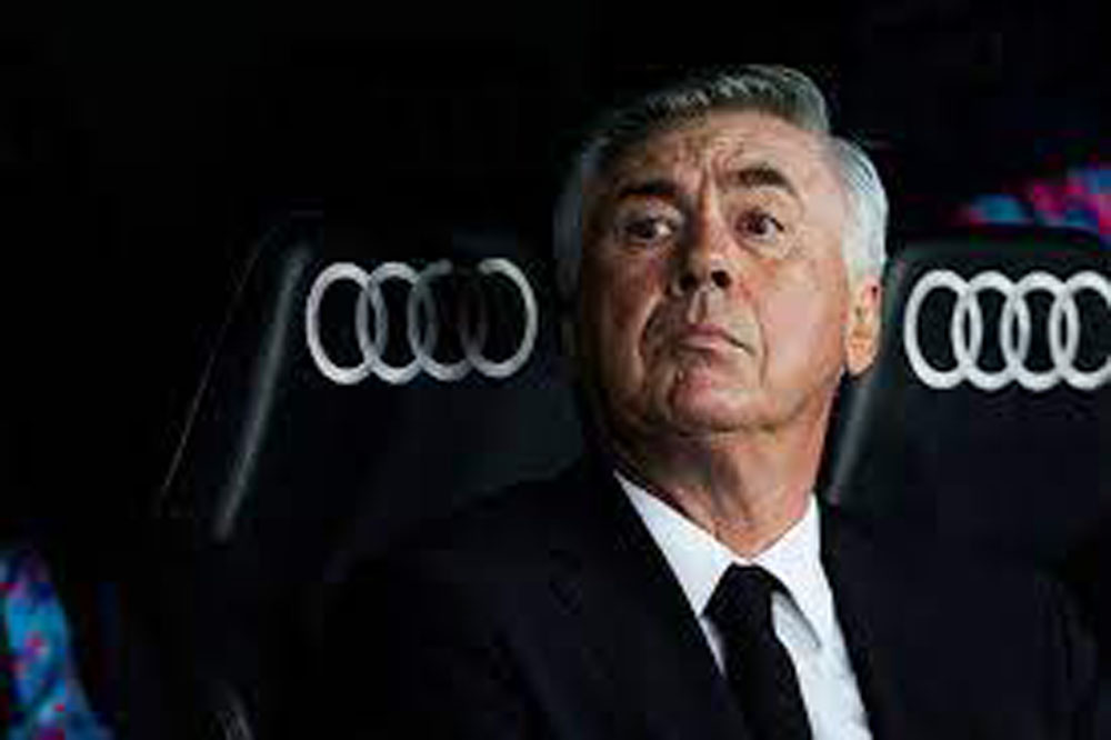 Ancelotti tiene un Audi RS 6 Avant.