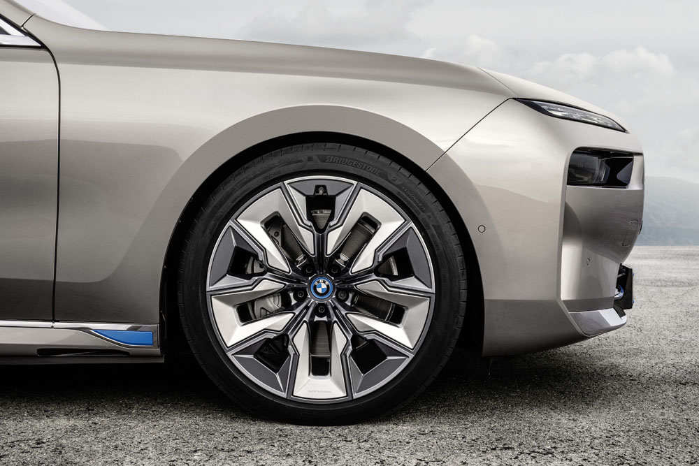P90458176 highRes the new bmw i7 Motor16