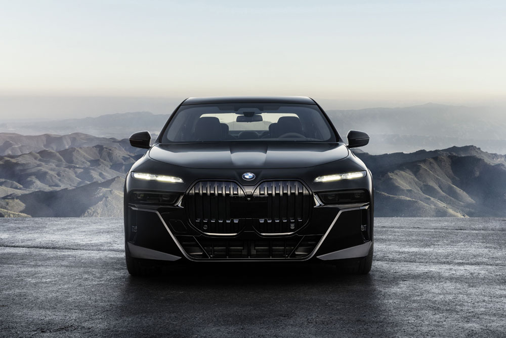P90458259 highRes der neue bmw 760i Motor16