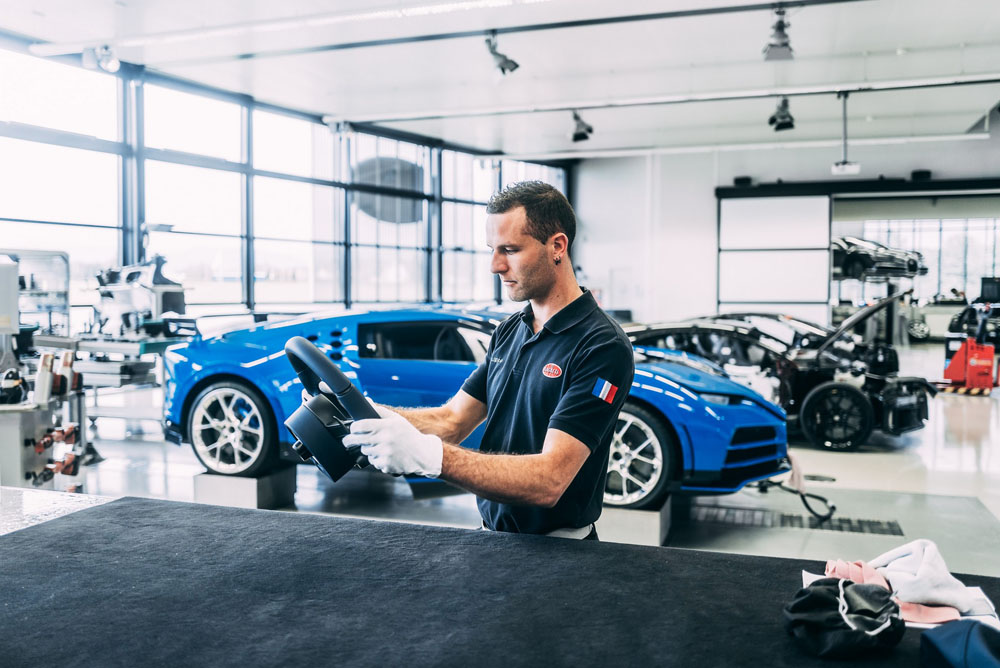 Bugatti Centodieci. Imagen montaje.