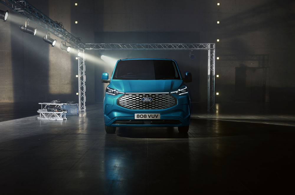 2022 Ford E-Transit Custom. Imagen frontal.