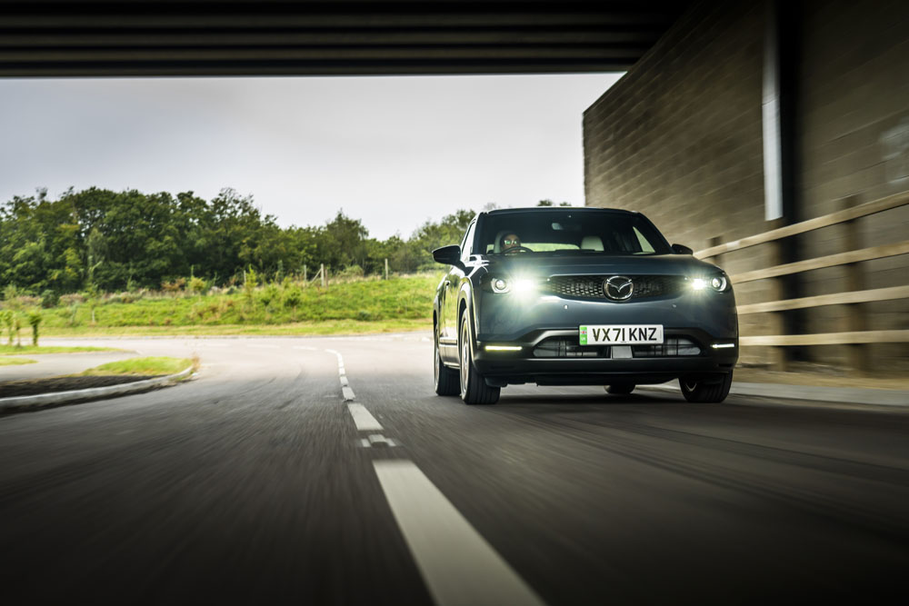 2022 Mazda MX-30 EV. Imagen movimiento.