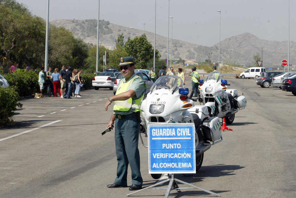 Punto de control de alcoholemia de la DGT. Motor16