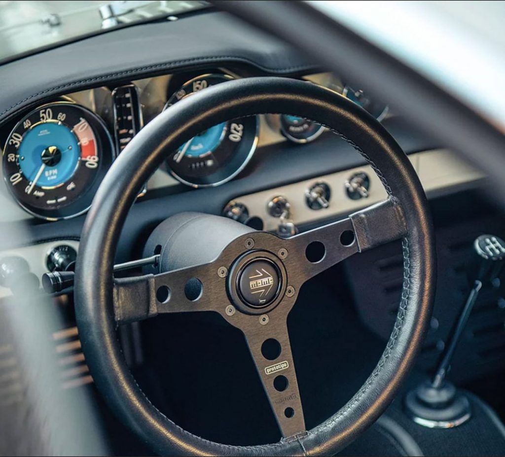Volvo P1800 Cyan interior 1 1 Motor16