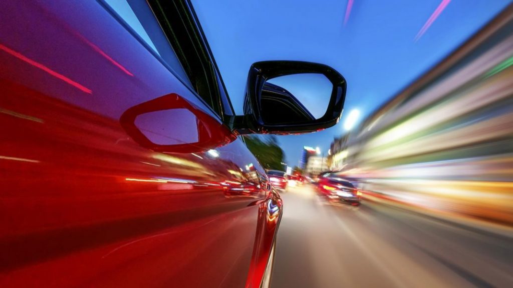 Este es el vehículo que ostenta el récord de velocidad absoluto 'sobre tierra'