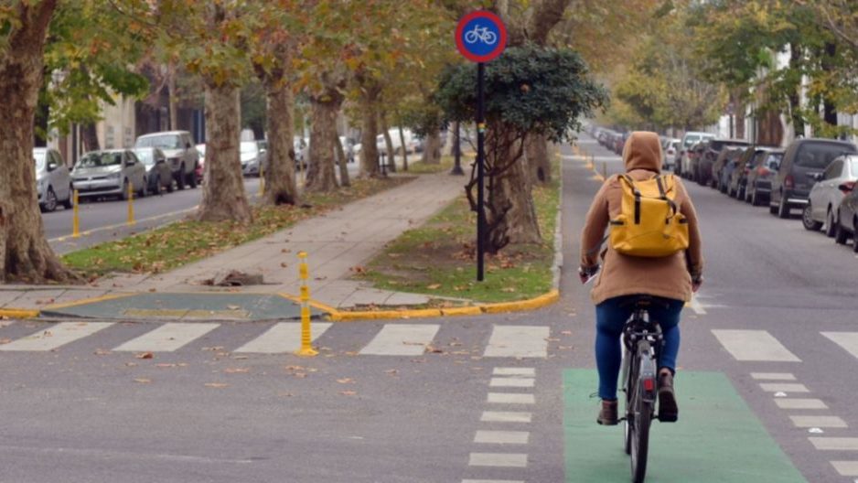 Estacionar en los carriles de las vías reservados