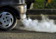 Un estudio realizado por expertos se pronuncia sobre los gases que emite tu coche diésel: ‘Vas a tener que tirarlo a la basura igual’