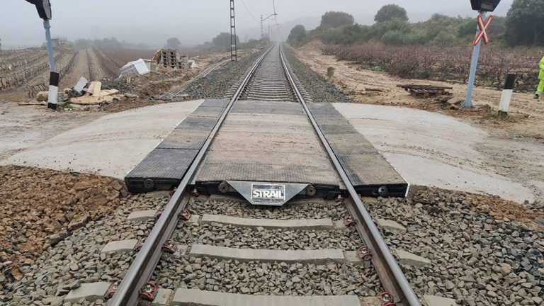 Paso a nivel: cómo debes actuar para no tener un percance con un tren