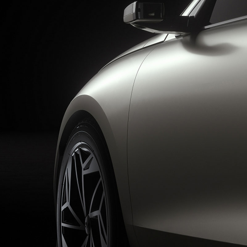 Hyundai Ioniq 6. Imagen teaser llanta y retrovisor digital.