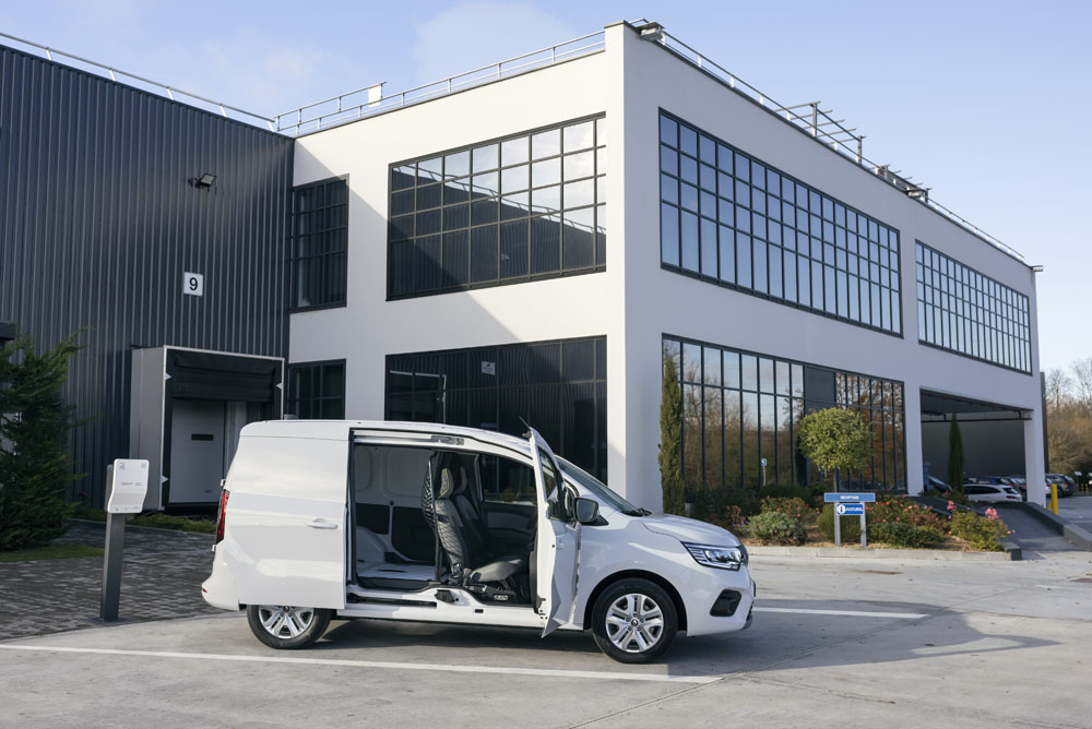Renault Kangoo Furgón E-Tech. Imagen estática lateral.