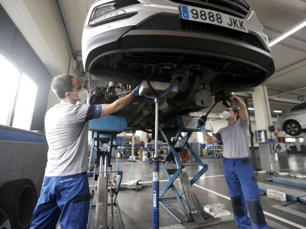 talleres y coches viejos.