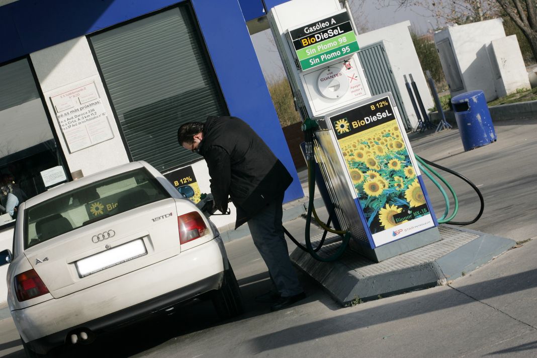 La DGT quiere crear una quinta pegatina medioambiental que sentencia a tu  coche