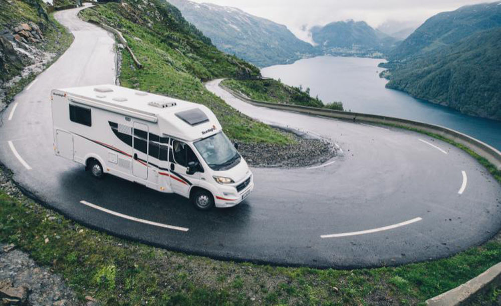 vehículo camper. viaje. caravana. autocaravana.