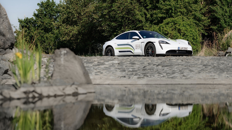 Porsche Taycan GTS.