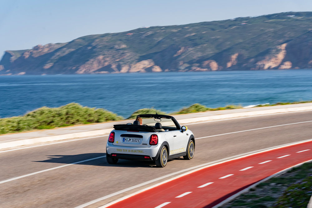 2022 Mini Cooper SE Convertible 10 Motor16