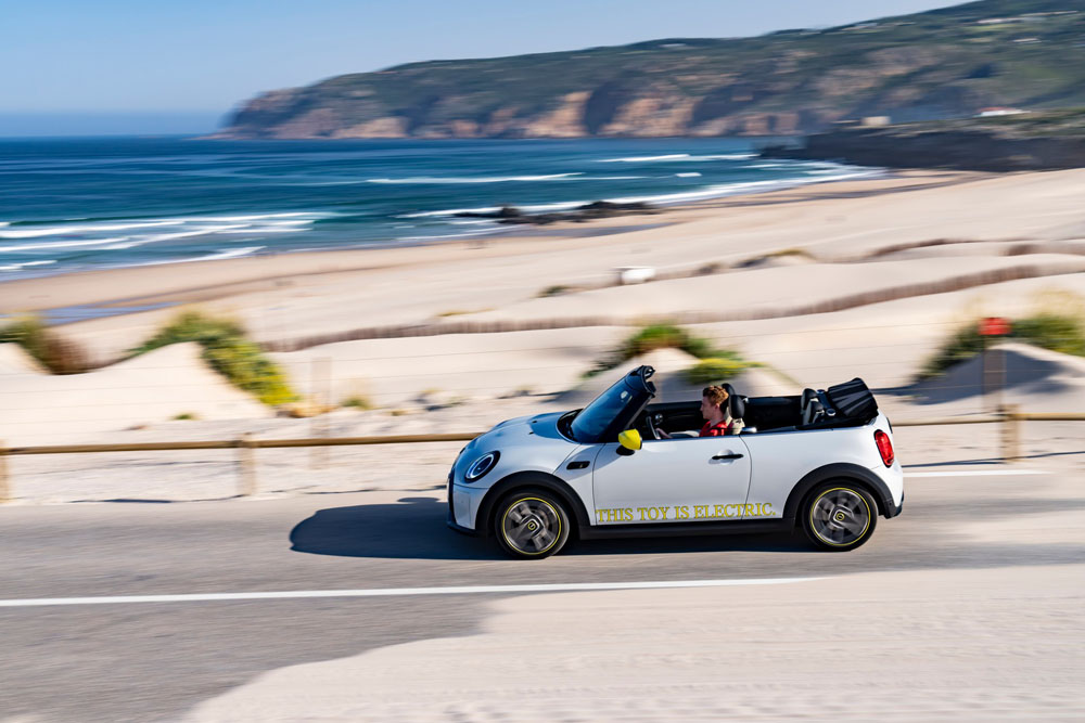 2022 Mini Cooper SE Convertible 13 Motor16