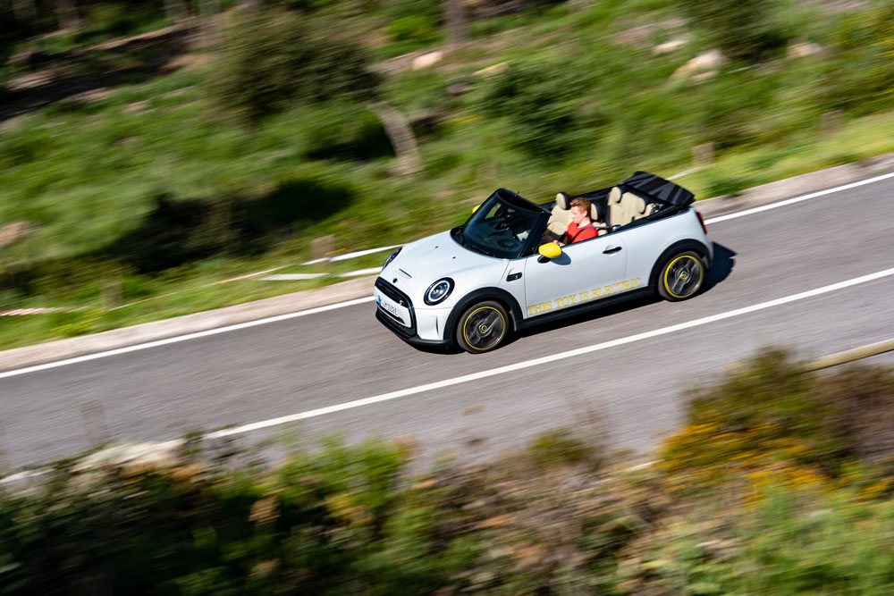 2022 Mini Cooper SE Convertible 14 Motor16