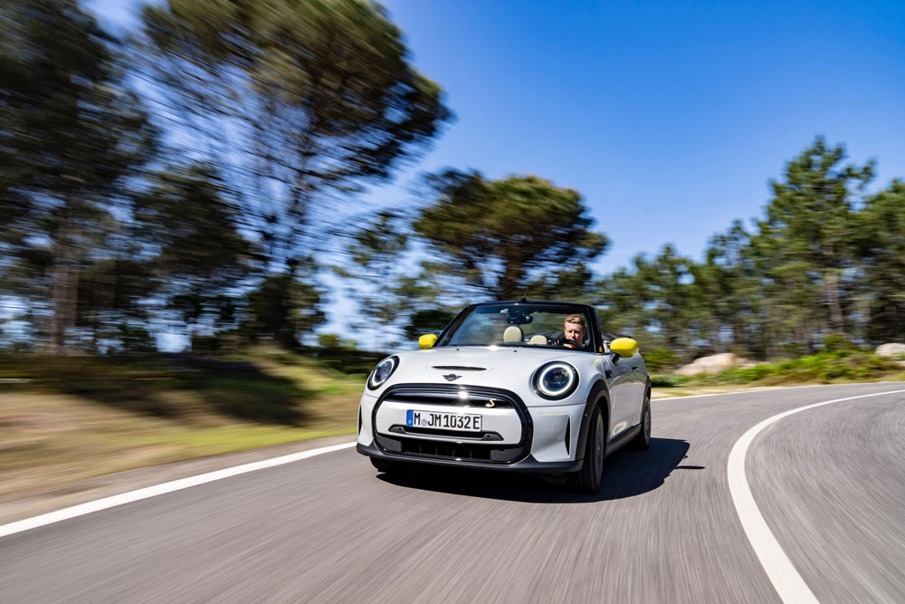 2022 Mini Cooper SE Convertible 16 Motor16