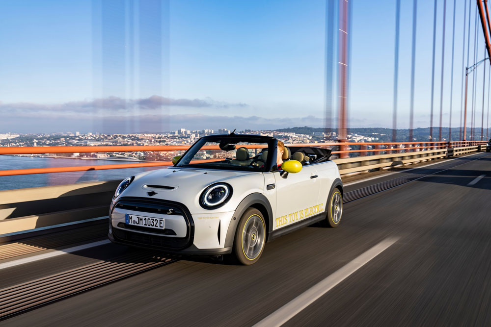 2022 Mini Cooper SE Convertible 18 Motor16