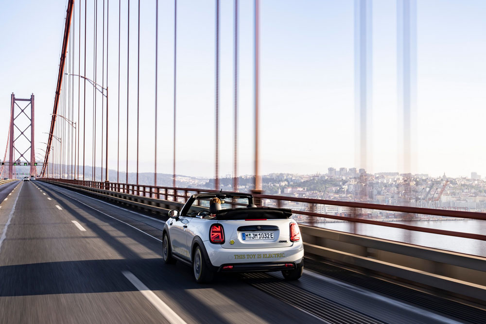 2022 Mini Cooper SE Convertible 19 Motor16