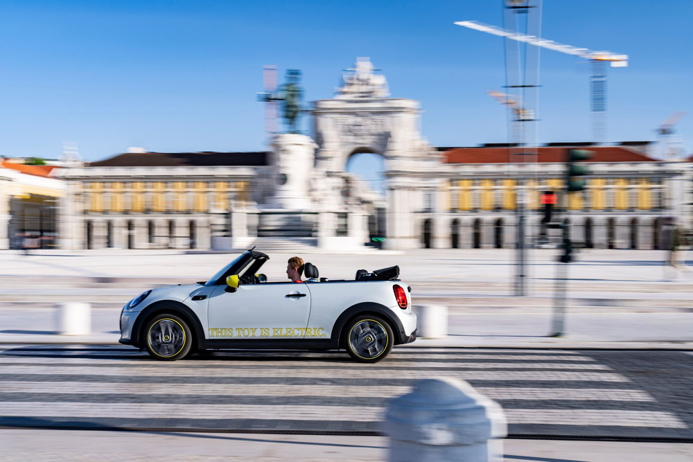 2022 Mini Cooper SE Convertible 20 Motor16