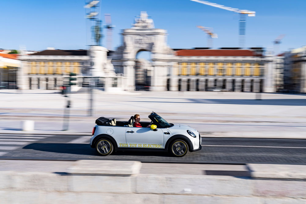 2022 Mini Cooper SE Convertible 21 Motor16