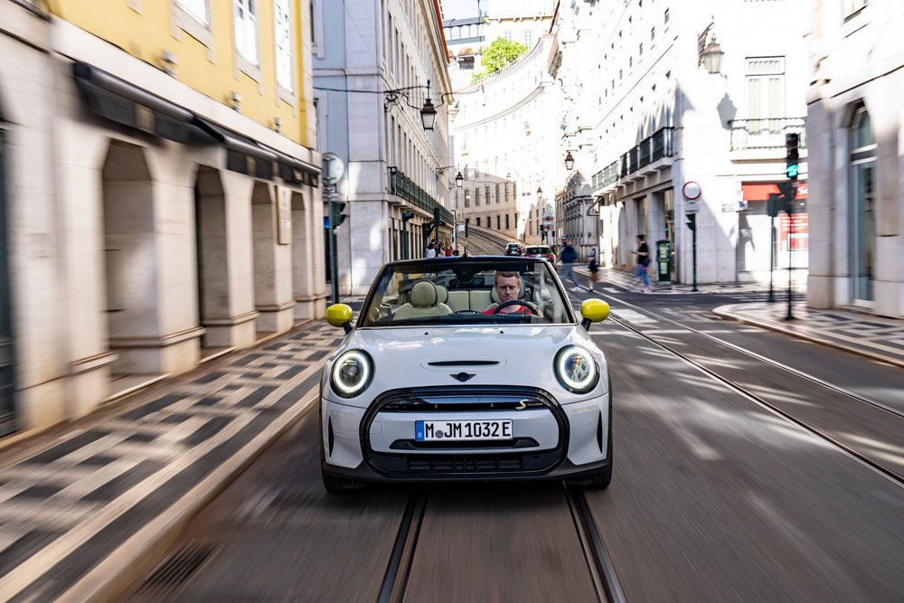 2022 Mini Cooper SE Convertible 23 Motor16