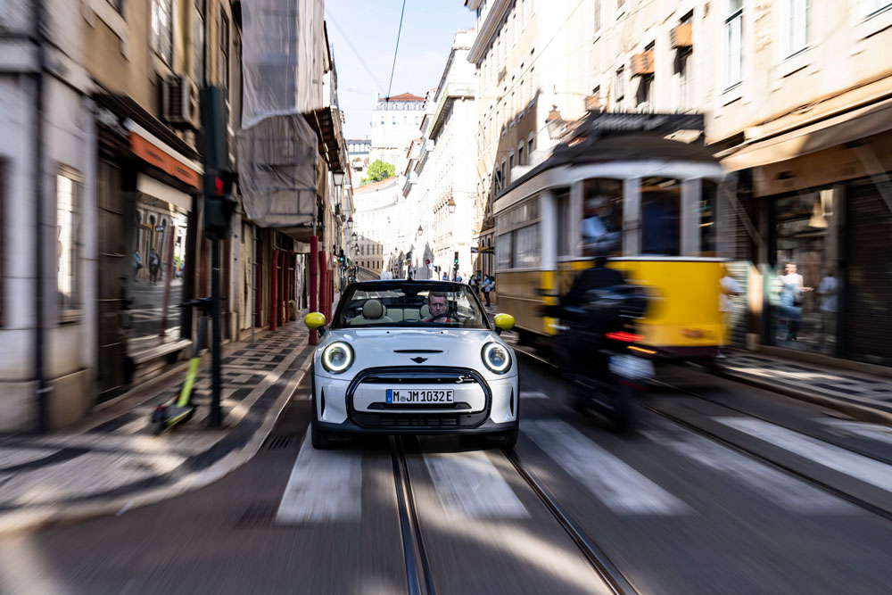 2022 Mini Cooper SE Convertible 24 Motor16