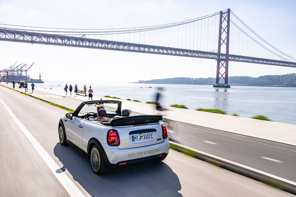 2022 Mini Cooper SE Convertible 26 Motor16