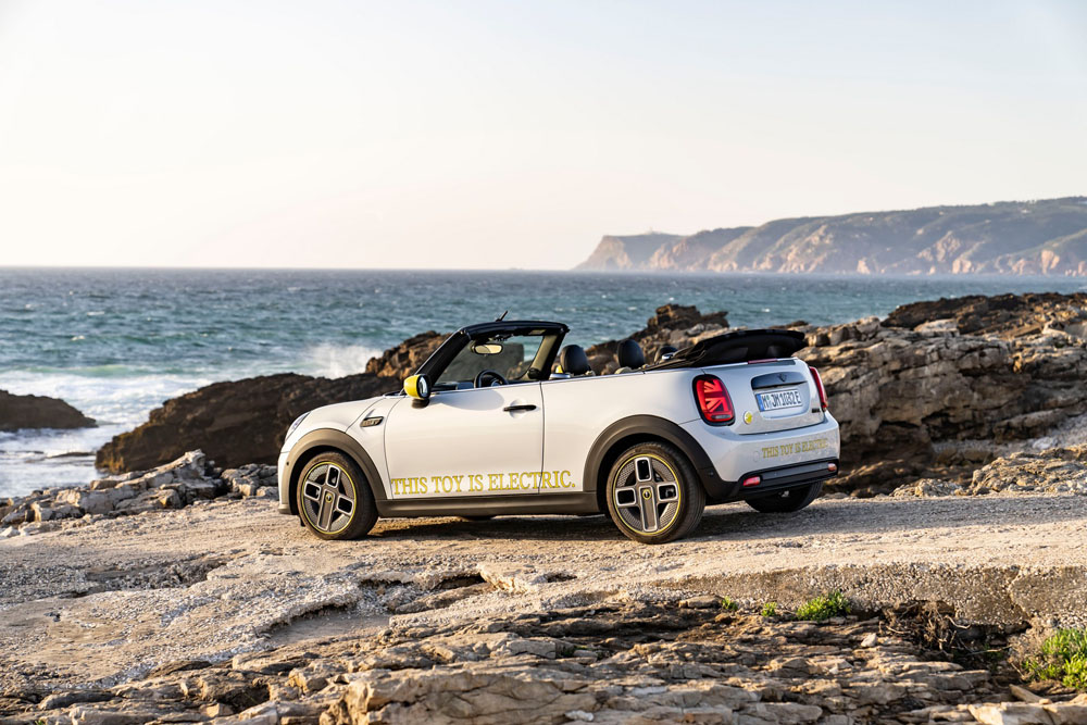 2022 Mini Cooper SE Convertible 27 Motor16