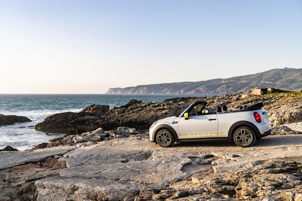 2022 Mini Cooper SE Convertible 28 Motor16