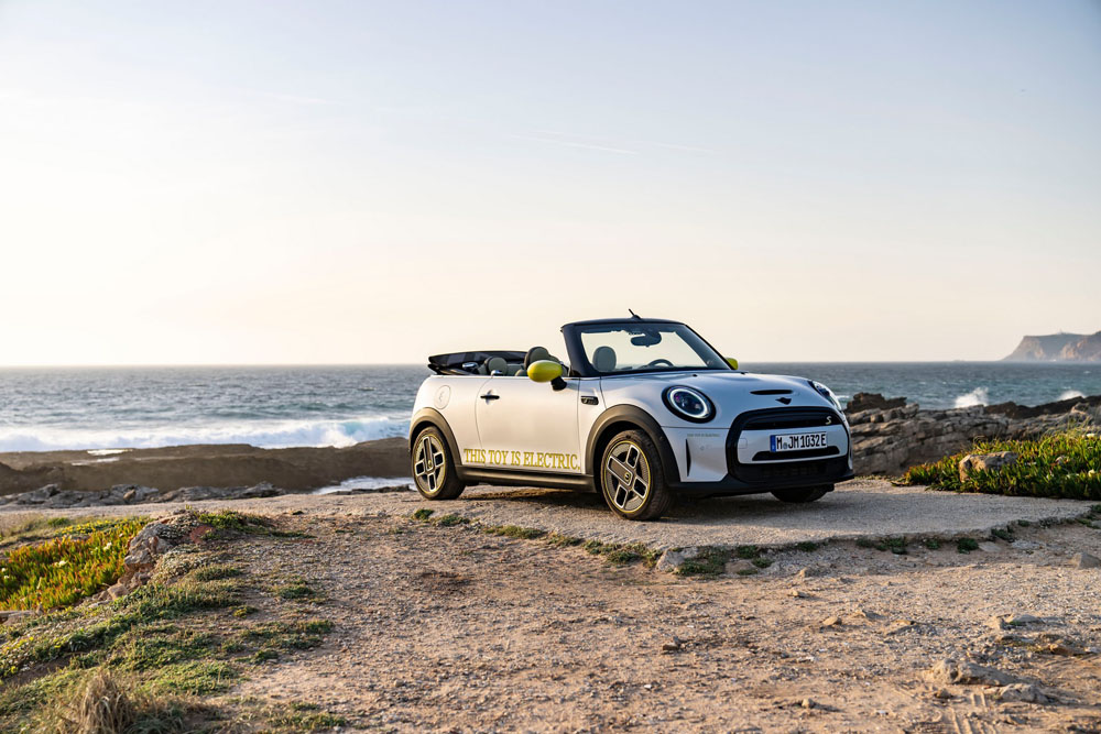 2022 Mini Cooper SE Convertible 29 Motor16