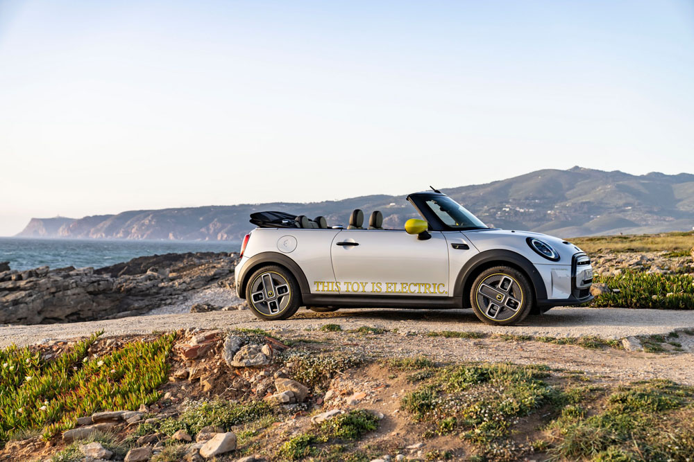 2022 Mini Cooper SE Convertible 31 Motor16