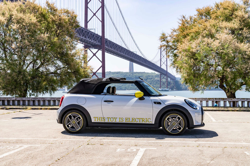 2022 Mini Cooper SE Convertible 36 Motor16