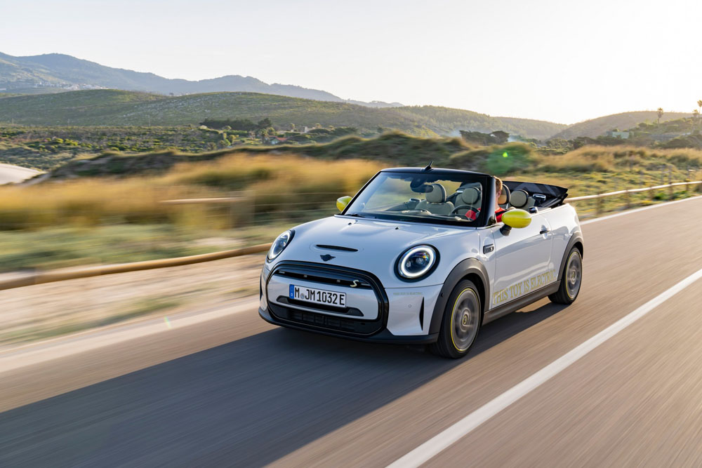 2022 Mini Cooper SE Convertible 4 Motor16